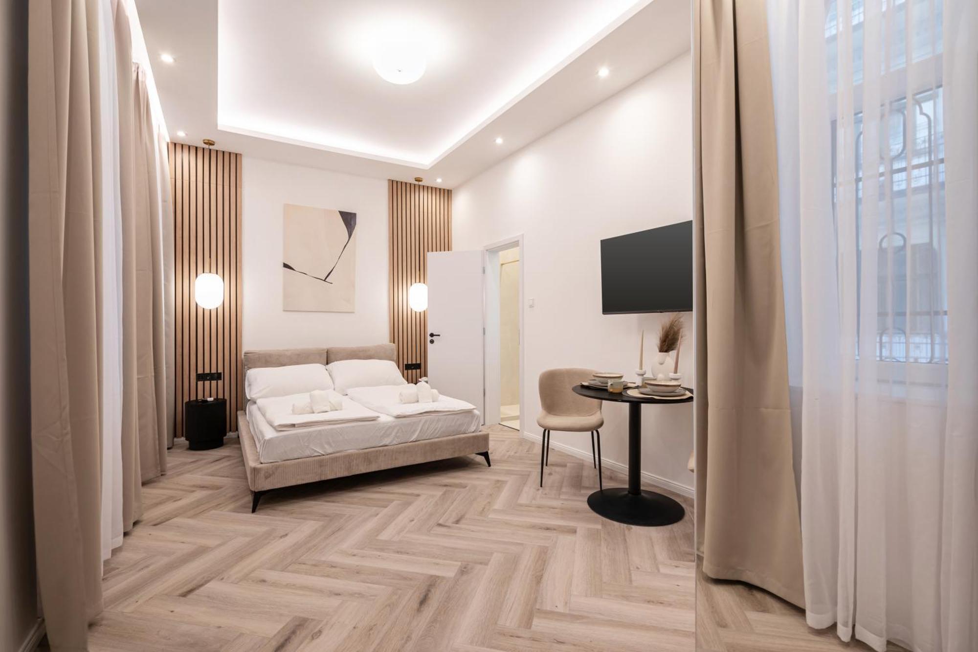 K51 - Kiraly Boutique - Location By Bqa Apartament *