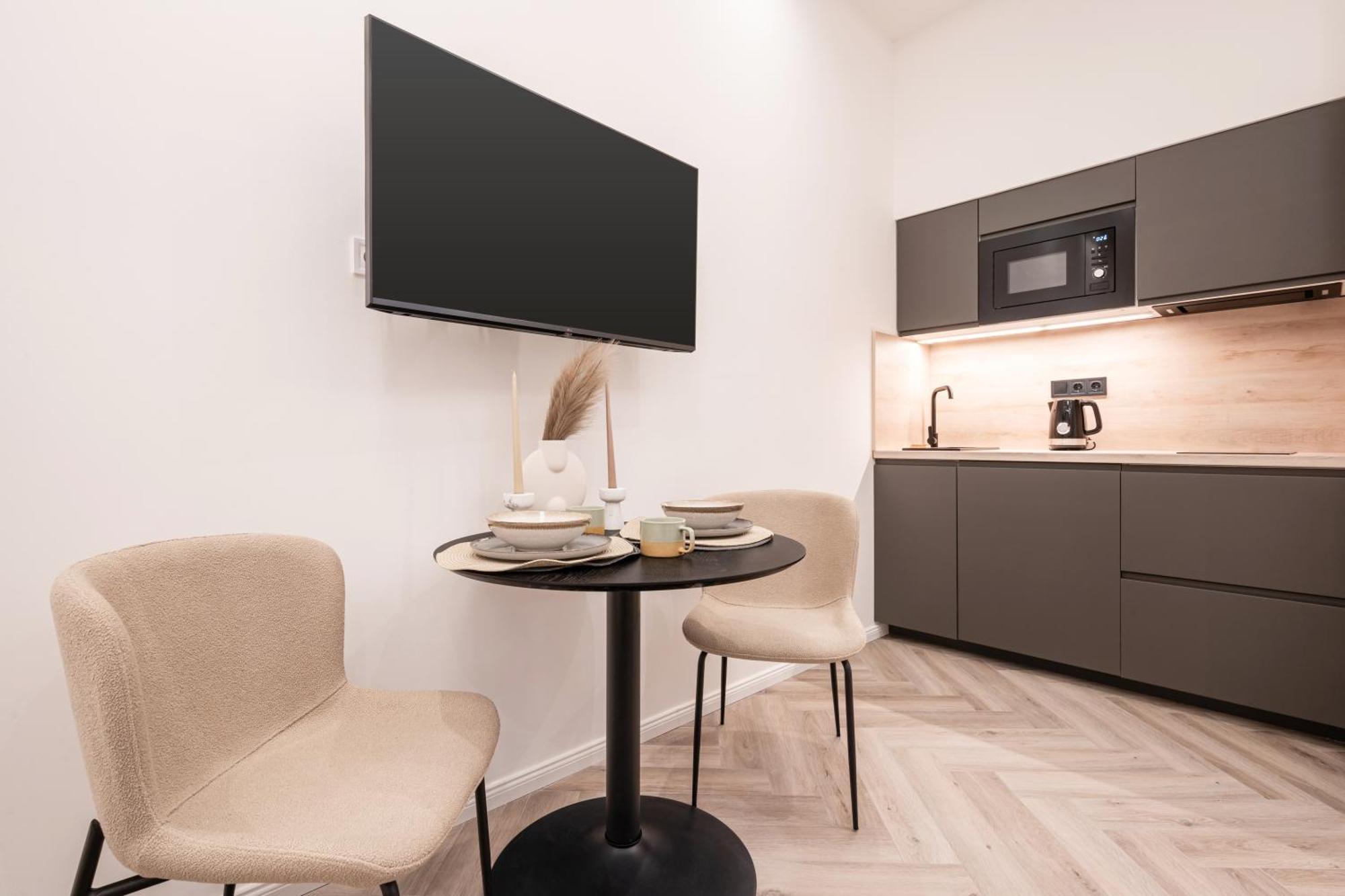 K51 - Kiraly Boutique - Location By Bqa Apartament *