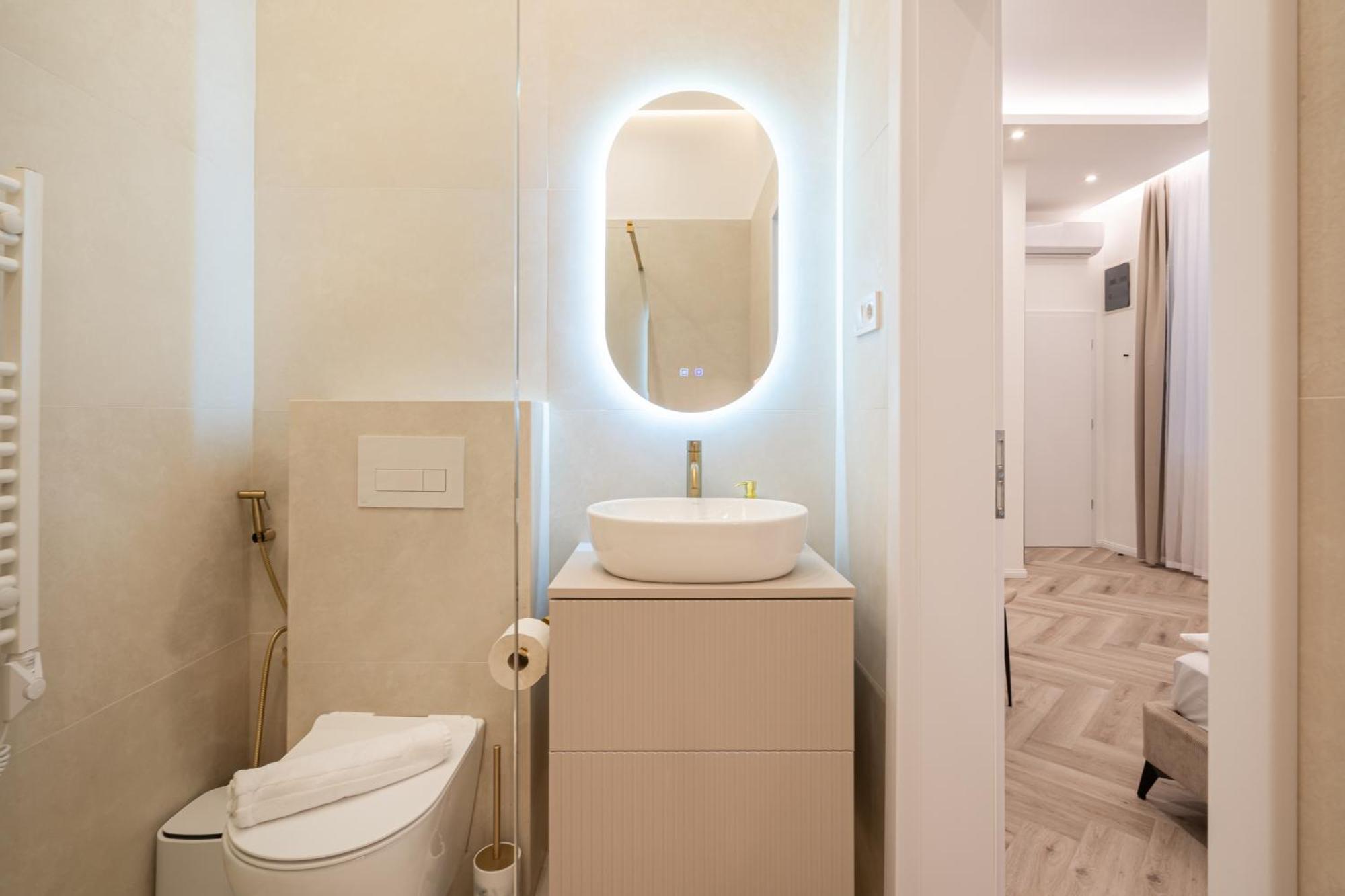 K51 - Kiraly Boutique - Location By Bqa Apartament *